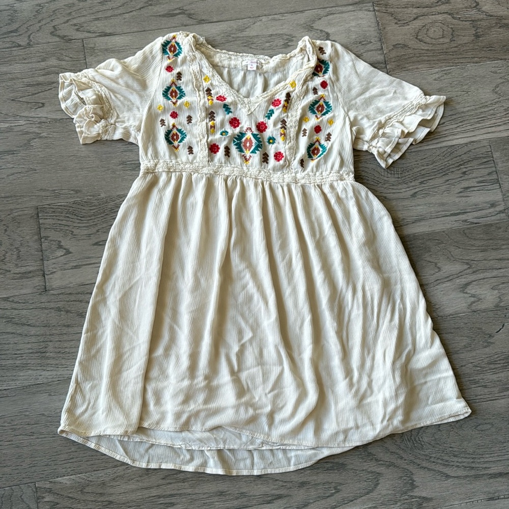 Xhilaration short sleeve dress with design